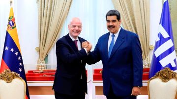 Infantino visitó el Palacio de Miraflores y se reunió con Nicolás Maduro.