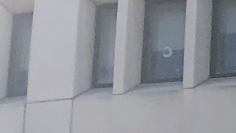 Los manifestantes piden que se destinen más fondos para que todos los trabajadores reciban el alivio.