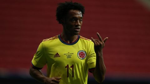 Cuadrado no pudo estar en el empate contra Brasil.