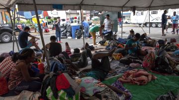 Migrantes piden ayuda de México y EE.UU.