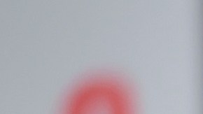 Diego Boneta asiste a los Premios Platinos 2021 con su novia Renata Notni.