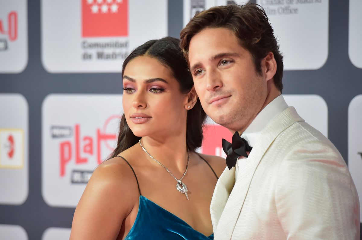 Diego Boneta says that his girlfriend Renata Notni makes him nervous about how beautiful she is and they make his fans fall in love with a tender video