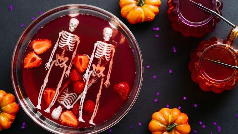 Para los amantes del tequila, estos drinks se inspiran en el uso de
emblemáticos ingredientes de la temporada ¿Lo mejor? Son increíblemente fáciles de preparar.