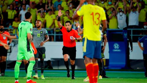 Diego Haro fue el árbitro principal del Colombia vs. Ecuador en Barranquilla.