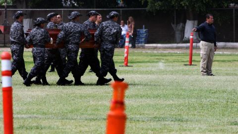 México: Dos federales fueron asesinados por un detenido que les quitó sus armas