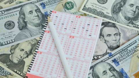 Asesina esposa malgastar premio de lotería