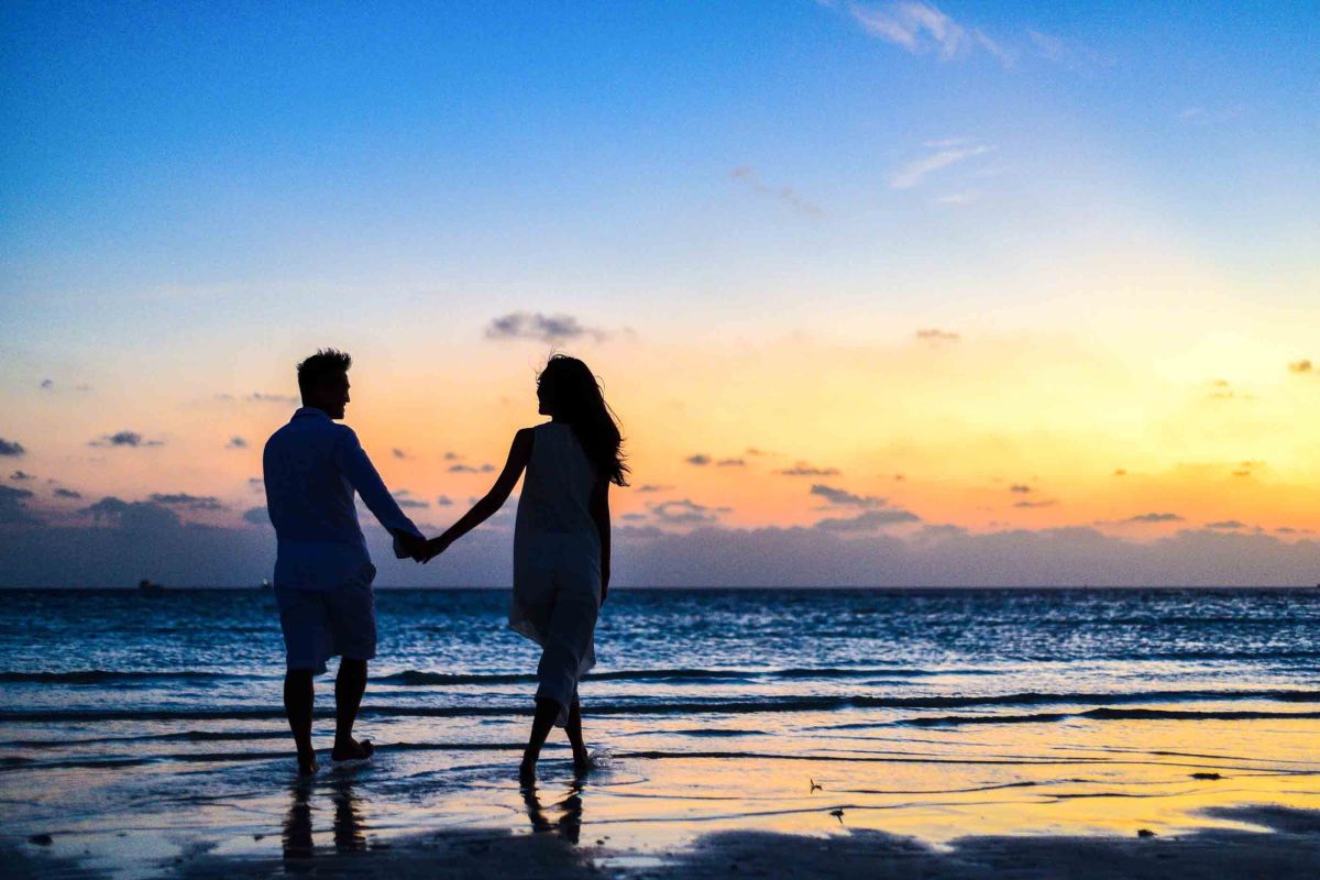 New York couple cancel their wedding party and better spend the money on four honeymoons