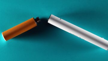FDA aprueba cigarrillos electrónicos por primera vez