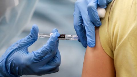 Vacuna de refuerzo contra el Covid-19: lo que tienes que saber sobre combinar vacunas