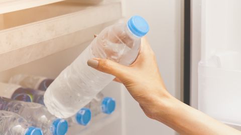 Empleados Corea del Sur agua embotellada