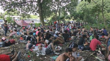 La caravana migrante rumbo a Ciudad de México avanza lentamente por el estado de Chiapas