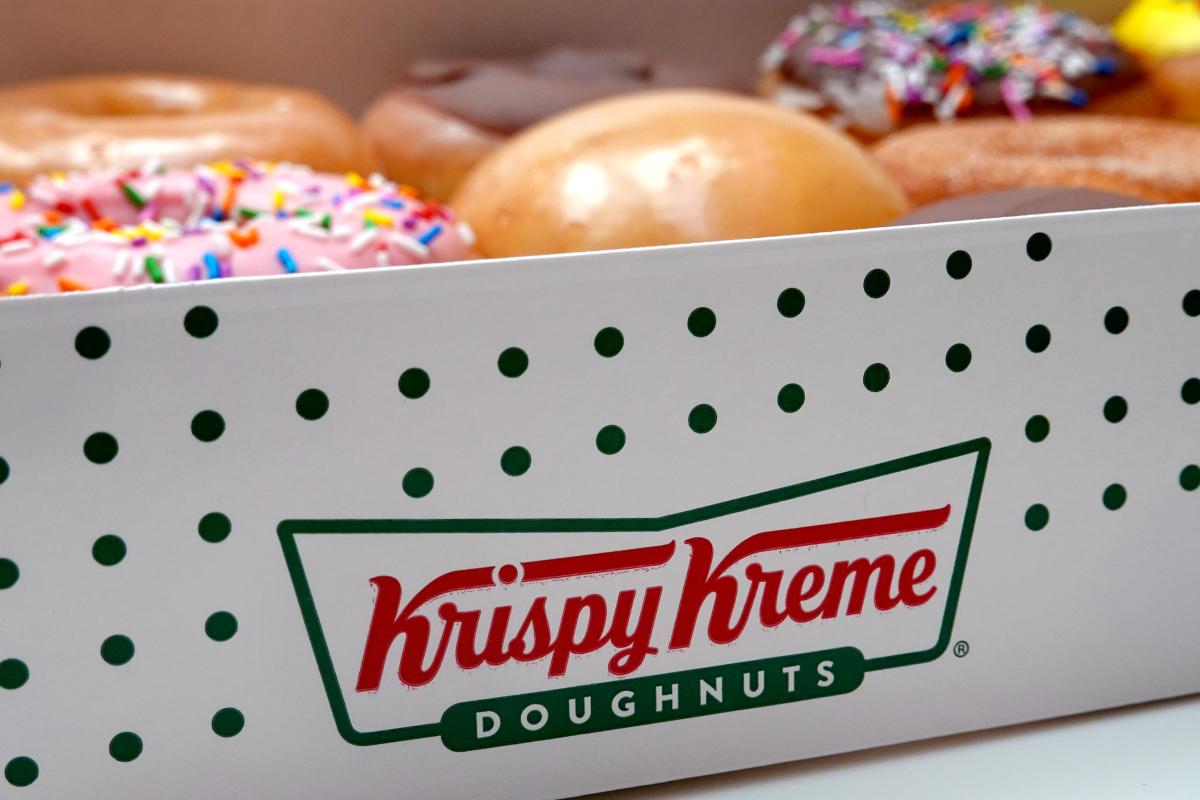 Krispy Kreme te da una docena de donas a solo $1 dólar los sábados de  octubre - El Diario NY
