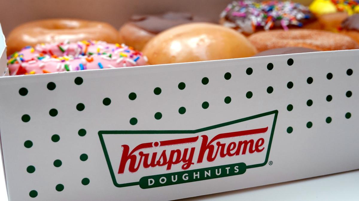 Krispy Kreme te da una docena de donas a solo $1 dólar los sábados de  octubre - El Diario NY