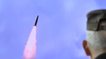 Lanzamiento de misil balístico en Corea del Norte hacia Japón.