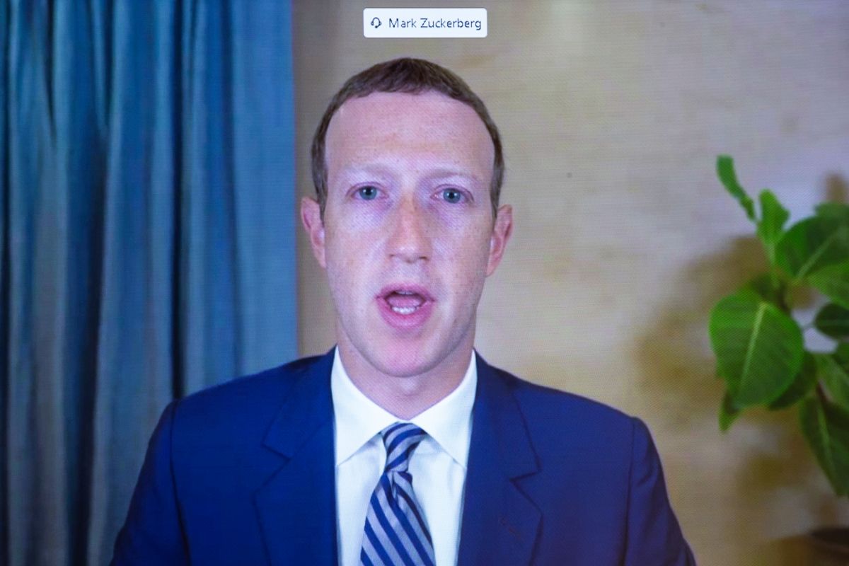 La empresa de Mark Zuckerberg está comunicándose con sus usuarios a través de Twitter, red social que no tuvo ningún problema.