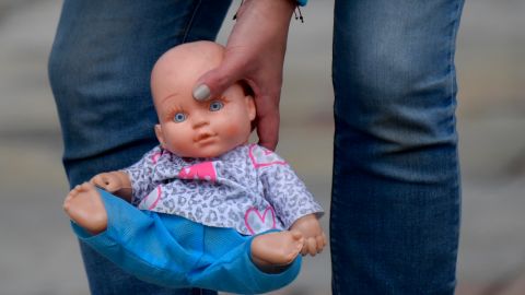 Padres querían practicarle ablación a su bebé.