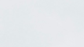 Trabajadores en un puesto de control cerca de una granja.