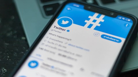 Banderas rojas en Twitter: la razón por la que aparecen y qué significa