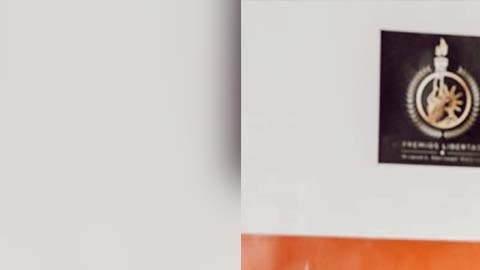 En estos momentos, Bobby Larios se encuentra recibiendo radiaciones en un 10% y espera seguir adelante para ganarle la batalla al cáncer de próstata.