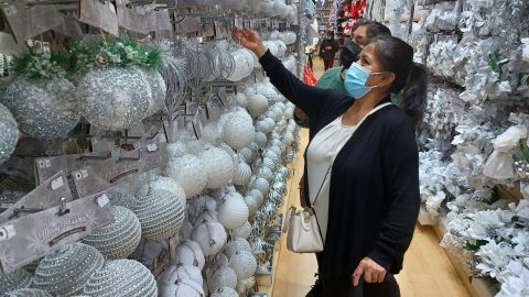 Familias hispanas ya inician los preparativos del segundo año de una temporada de celebraciones familiares marcada aún por el COVID-19.
