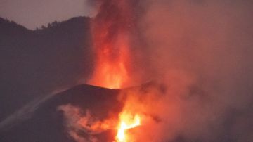 La erupción de La Palma vive una nueva jornada explosiva, con la apertura de otra salida de lava
