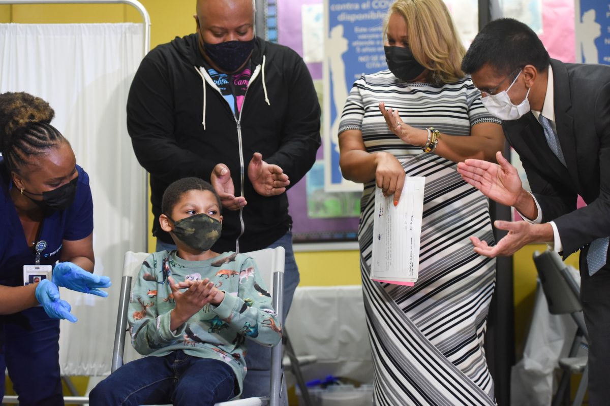 Las autoridades de Salud y Educación de la Ciudad celebraban este martes que ya casi 5,000 niños han sido vacunados. 