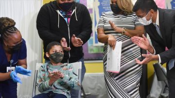 Las autoridades de Salud y Educación de la Ciudad celebraban este martes que ya casi 5,000 niños han sido vacunados.
