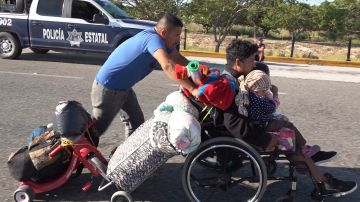 La caravana migrante avanza cansada por el estado mexicano de Oaxaca