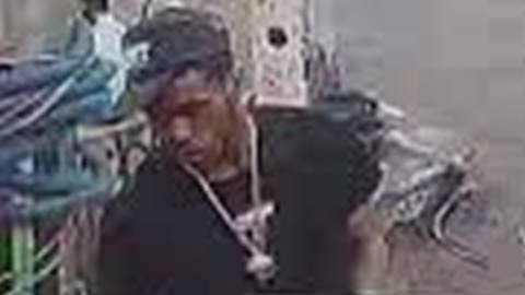 Cliente armado buscado por NYPD.