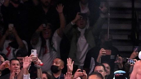 Canelo Alvarez v Caleb Plant