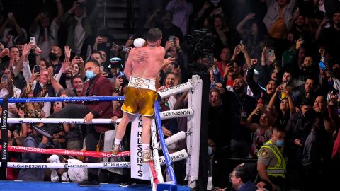 Canelo Alvarez v Caleb Plant