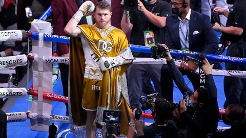 Canelo Alvarez v Caleb Plant