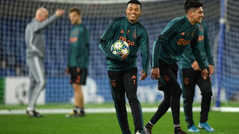 David Neres regala un lujo en los entrenamientos del Ajax