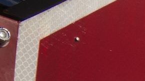 Un adolescente de 16 años recibió un disparo en la cabeza mientras esperaba el autobús escolar