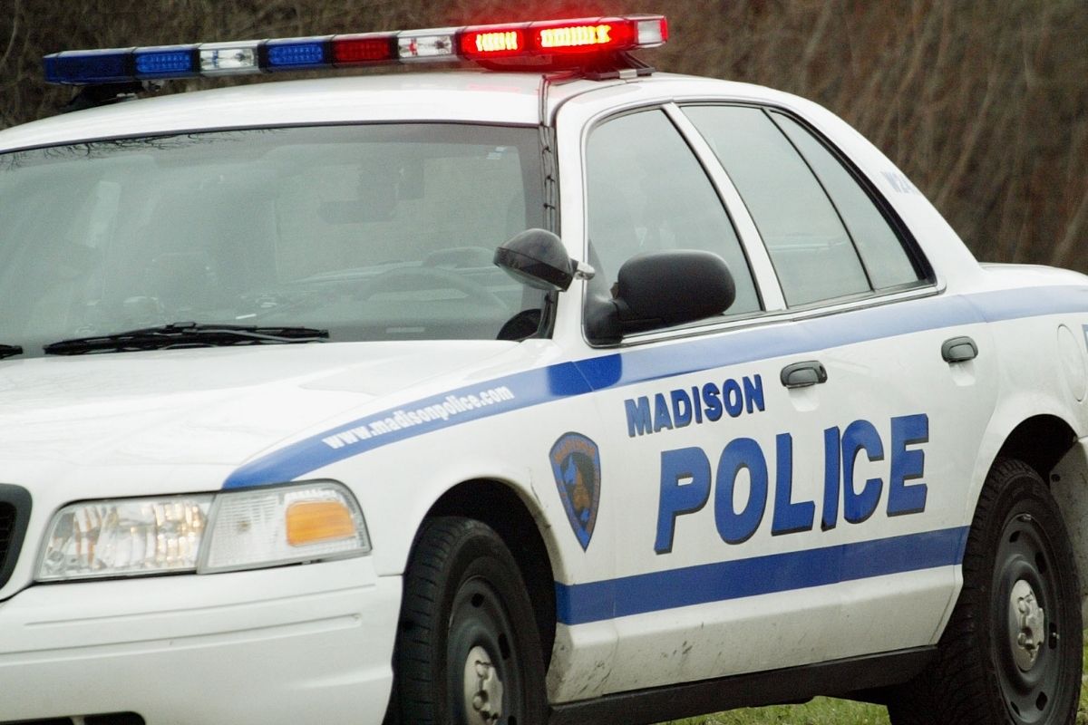 Un policía de Madison renunció a su puesto tras haber violado múltiples políticas. 