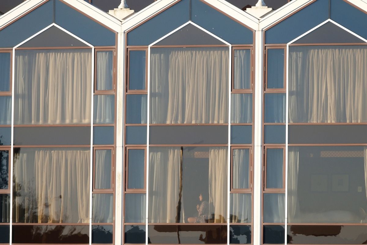 Rape suspect tried to flee from police, but window glass made him bounce