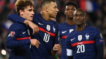 Selección de Francia protagoniza divertido entrenamiento con goles y atajadas
