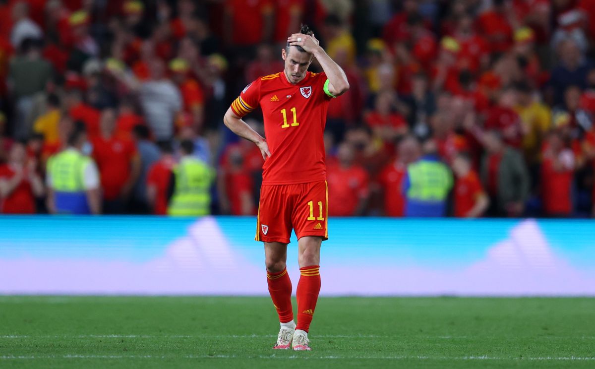 Gareth Bale de Gales reacciona tras el partido clasificatorio para la Copa Mundial de la FIFA 2022 contra Estonia el 8 de septiembre de 2021.