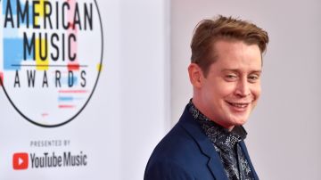 Macaulay Culkin presente en los American Music Awards