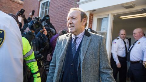 Kevin Spacey abandonó el Tribunal de Distrito de Nantucket después de ser procesado por cargos de agresión sexual el 7 de enero de 2019.