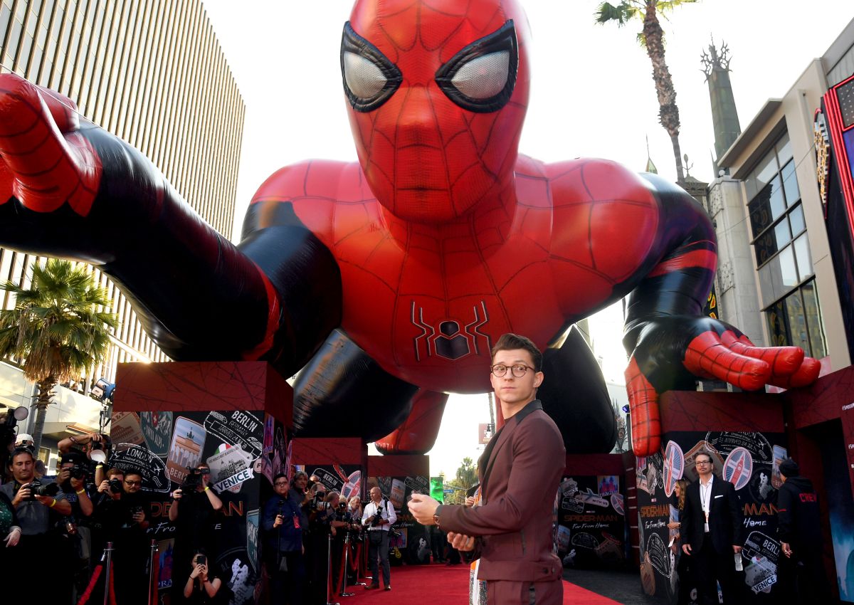 Tom Holland asiste al estreno de 'Spider-Man Far From Home'  en Hollywood, California. 