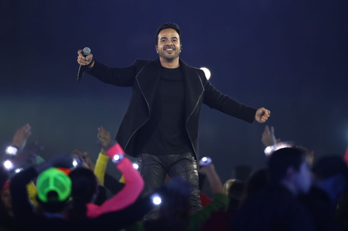 Puerto Rican singer-songwriter Luis Fonsi premieres his new single and music video clip “Nuestra balada”