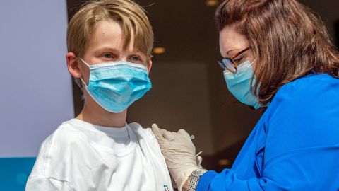 US-HEALTH-VIRUS-VACCINATION-TEENS