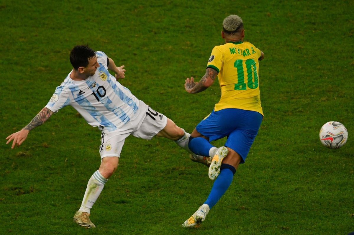 Neymar se perdió el partido contra Argentina por una lesión muscular.
