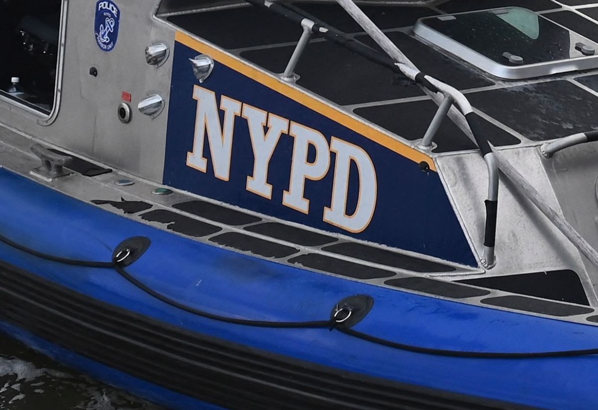NYPD en Hudson River, octubre 2021.