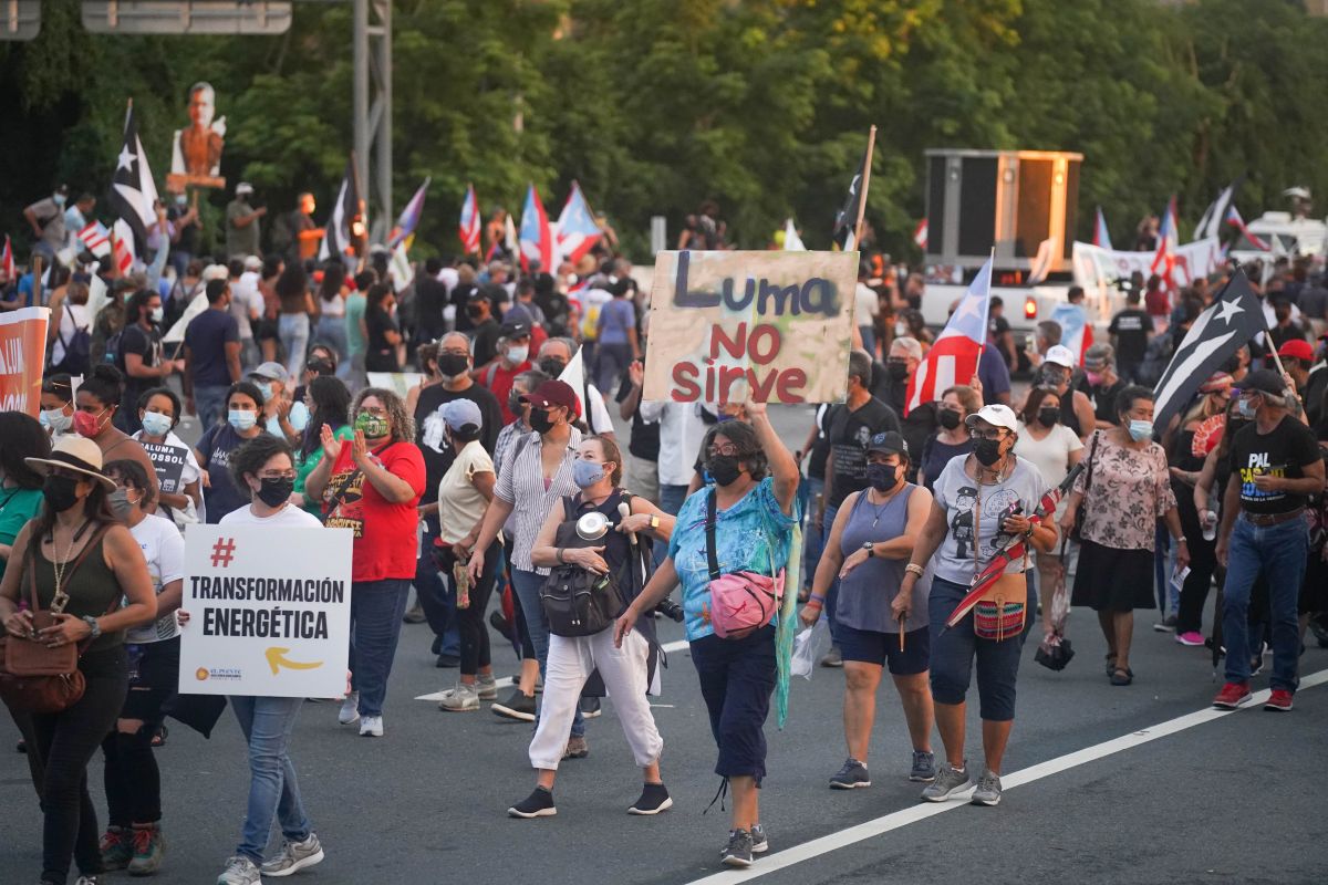 Una protesta el 15 de octubre en el Expreso Las Américas, en San Juan, Puerto Rico, contra la empresa Luma Energy.
