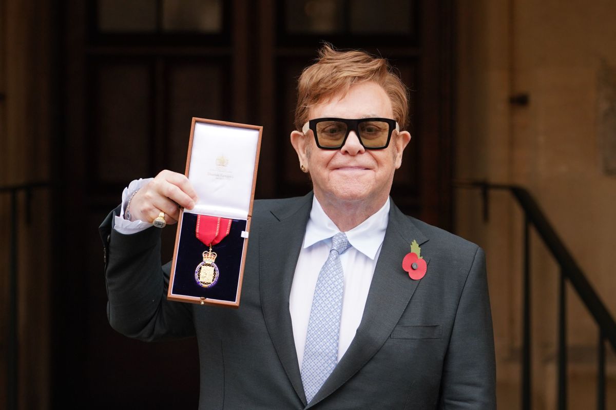 Elton John fue nombrado miembro de la Orden de los Compañeros de Honor.