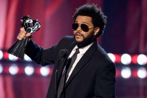 'Blinding Lights', el exitoso sencillo de The Weeknd, fue escogido como la mejor canción de todos los tiempos por Billboard