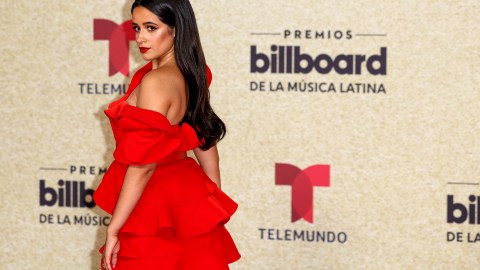 Camila Cabello asiste a los Premios Billboard de la Música Latina 2021 en Watsco Center el 23 de septiembre de 2021.