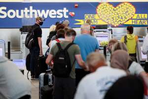 Empleada de Southwest Airlines fue hospitalizada tras ser agredida por una pasajera en aeropuerto de Dallas